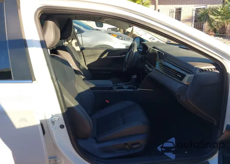 2025 Toyota Camry Xle z USA, uszkodzony, nr VIN 4T1DAACK2SU051010